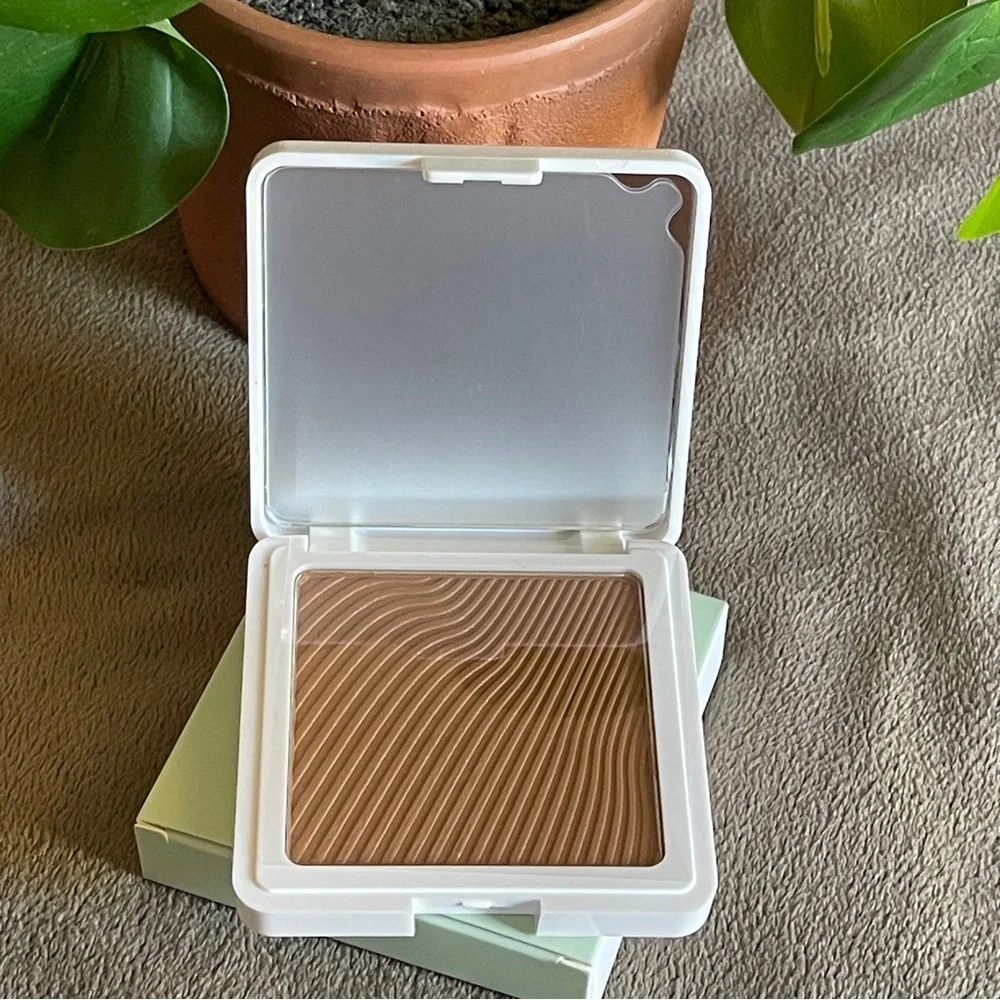 4 for 16$ *NIB* YC Collection Jireh Luminous Bronzing Powder .9g Shade: Enough